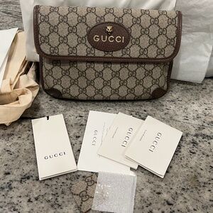 Gucci GG Supreme Canvas Monogram Belt Bag w/canvas tote bag